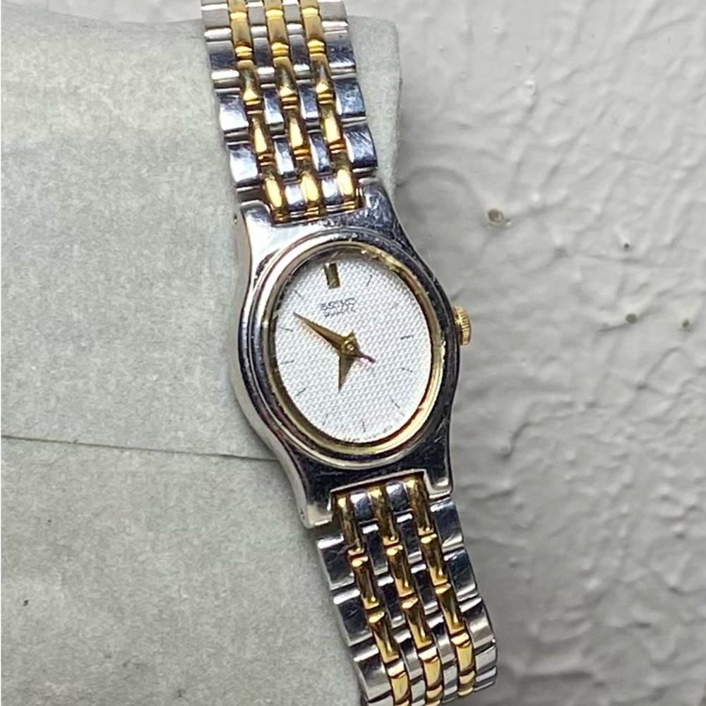 Seiko Women's V401-5228 Quartz Watch 2 Tone Stainless Steel / Gold Oval Dial